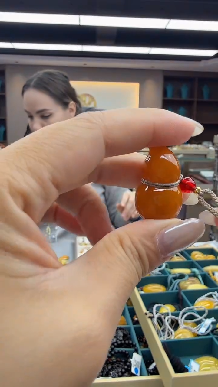 琥珀颈饰未镶嵌66秒拍号 假一罚三 