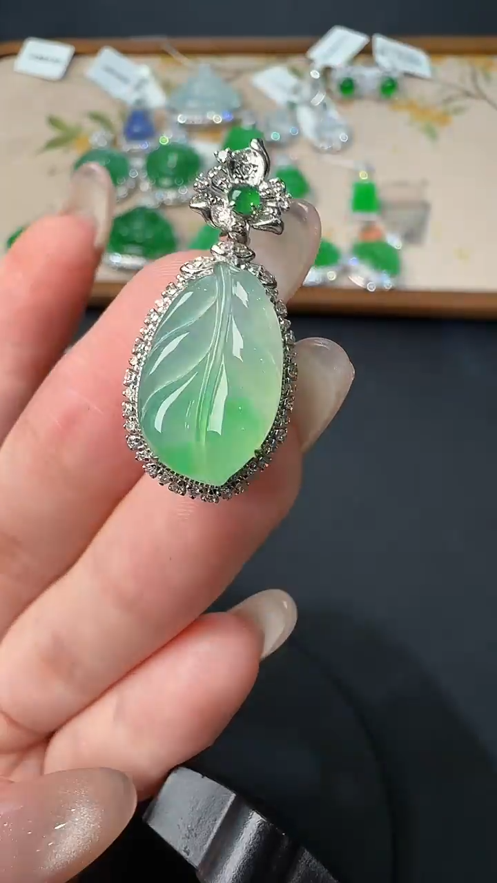 【闪购商品】翡翠吊坠(不含链)18K金镶嵌25