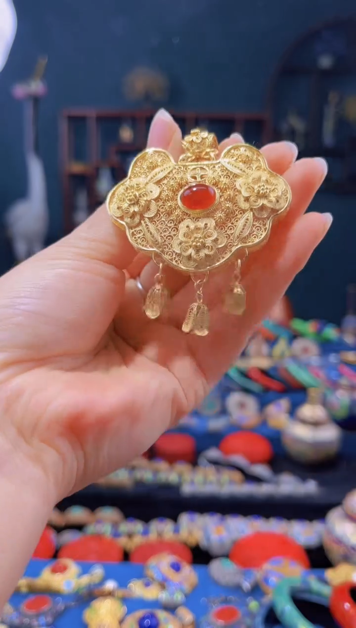 非遗绝技 花丝如意锁吊坠