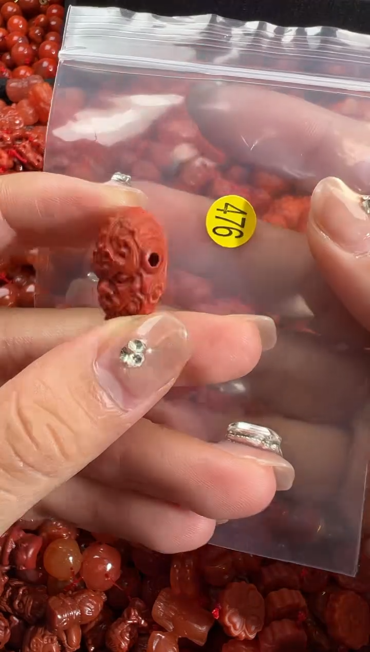 南红玛瑙未镶嵌颈饰1