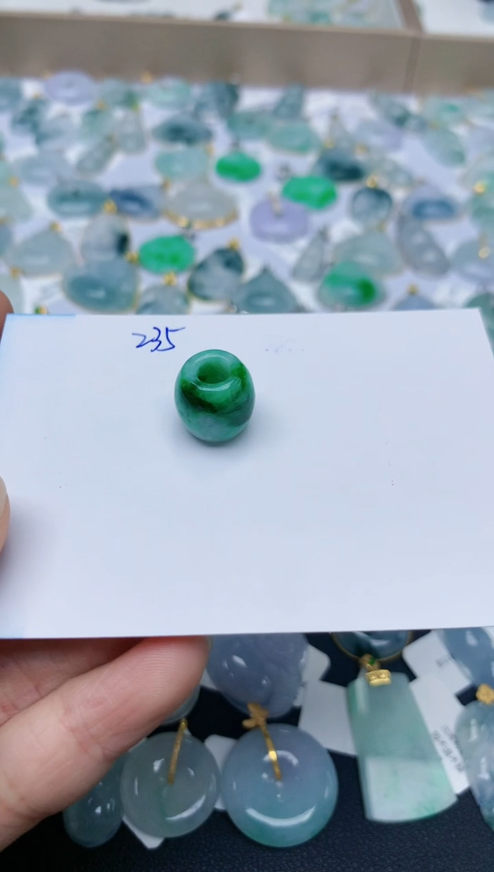 【闪购商品】翡翠颈饰未镶嵌天然翡翠A货    235
