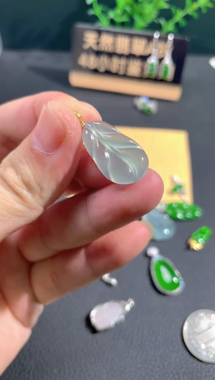 【闪购商品】翡翠颈饰18K金镶嵌翡翠