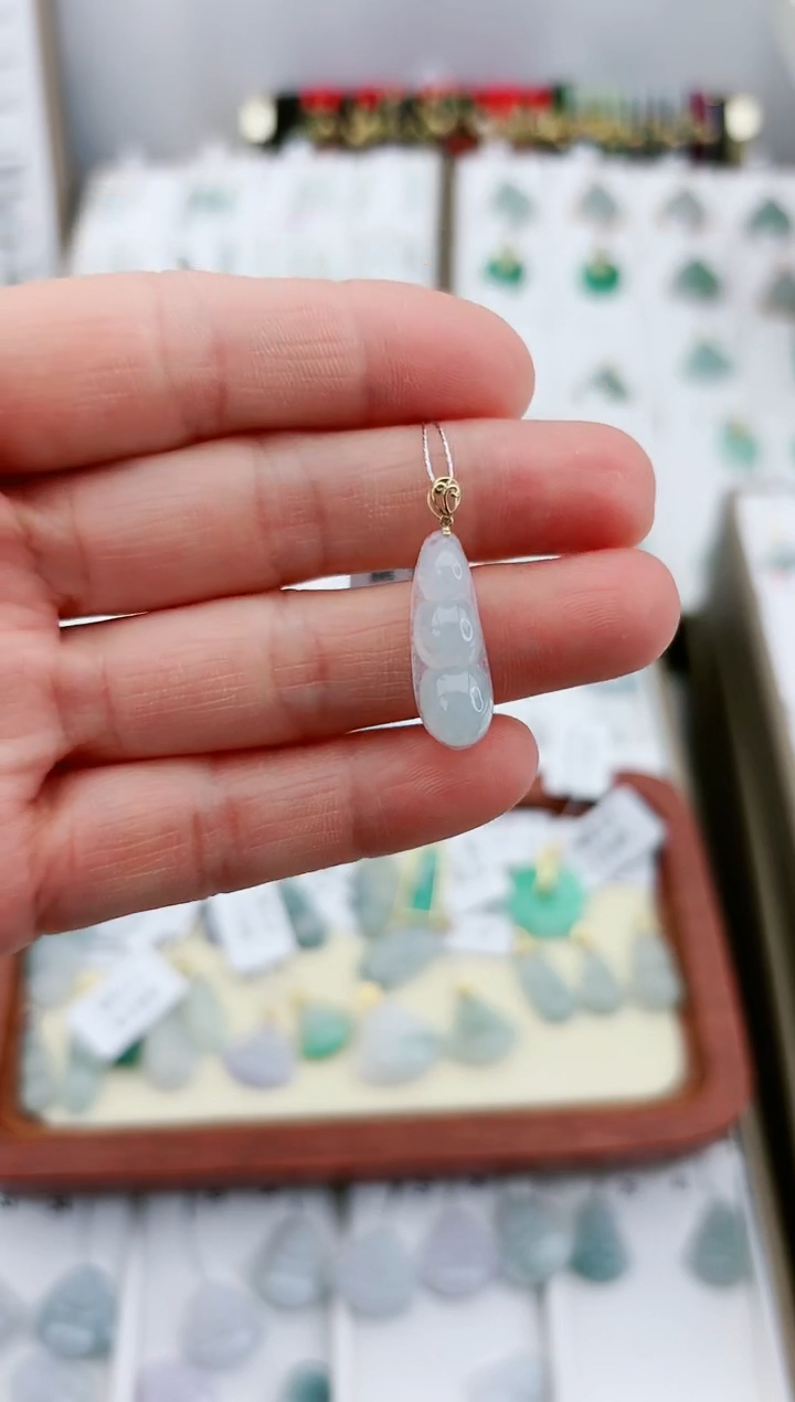 【闪购商品】翡翠颈饰18K金镶嵌福豆