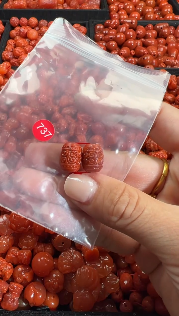 颈饰未镶嵌南红玛瑙1