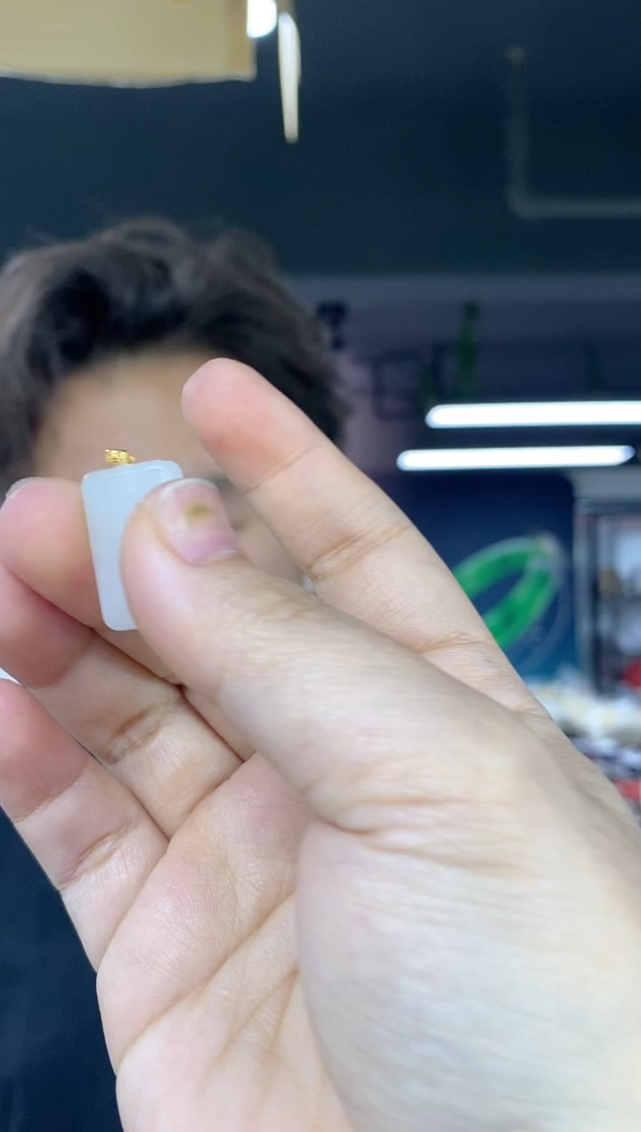 颈饰18K金镶嵌和田玉（白玉）多样性发其一颜色微差