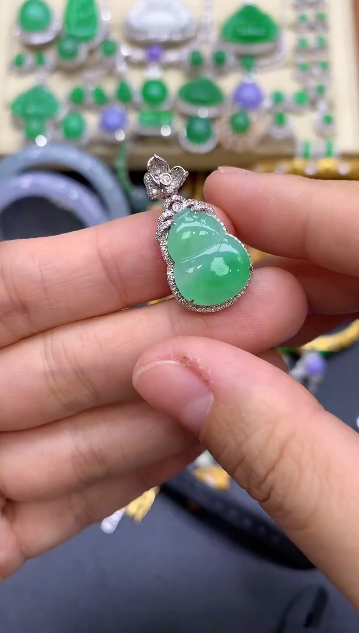 颈饰18K金镶嵌翡翠238-中国好珍宝