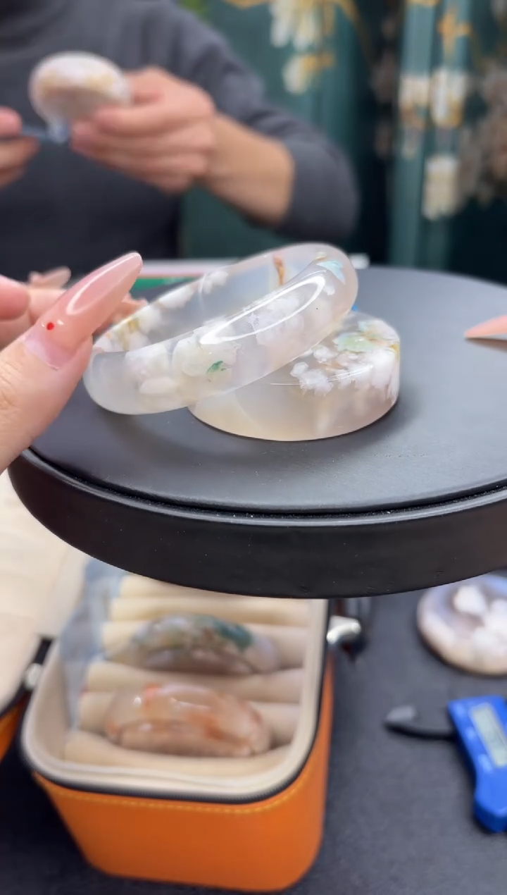 【闪购商品】石英质玉手镯未镶嵌71（57圈赠送镯心）