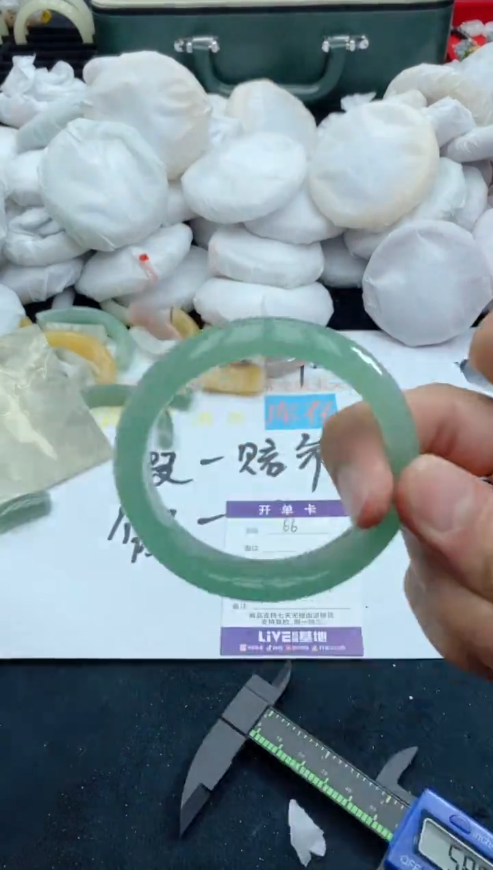 【闪购商品】石英质玉手镯未镶嵌66+54-55