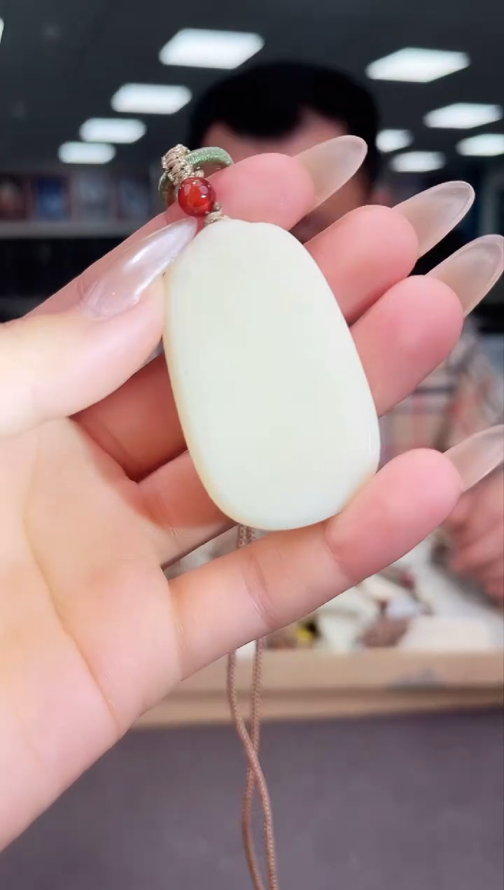 颈饰未镶嵌和田玉勇**前14