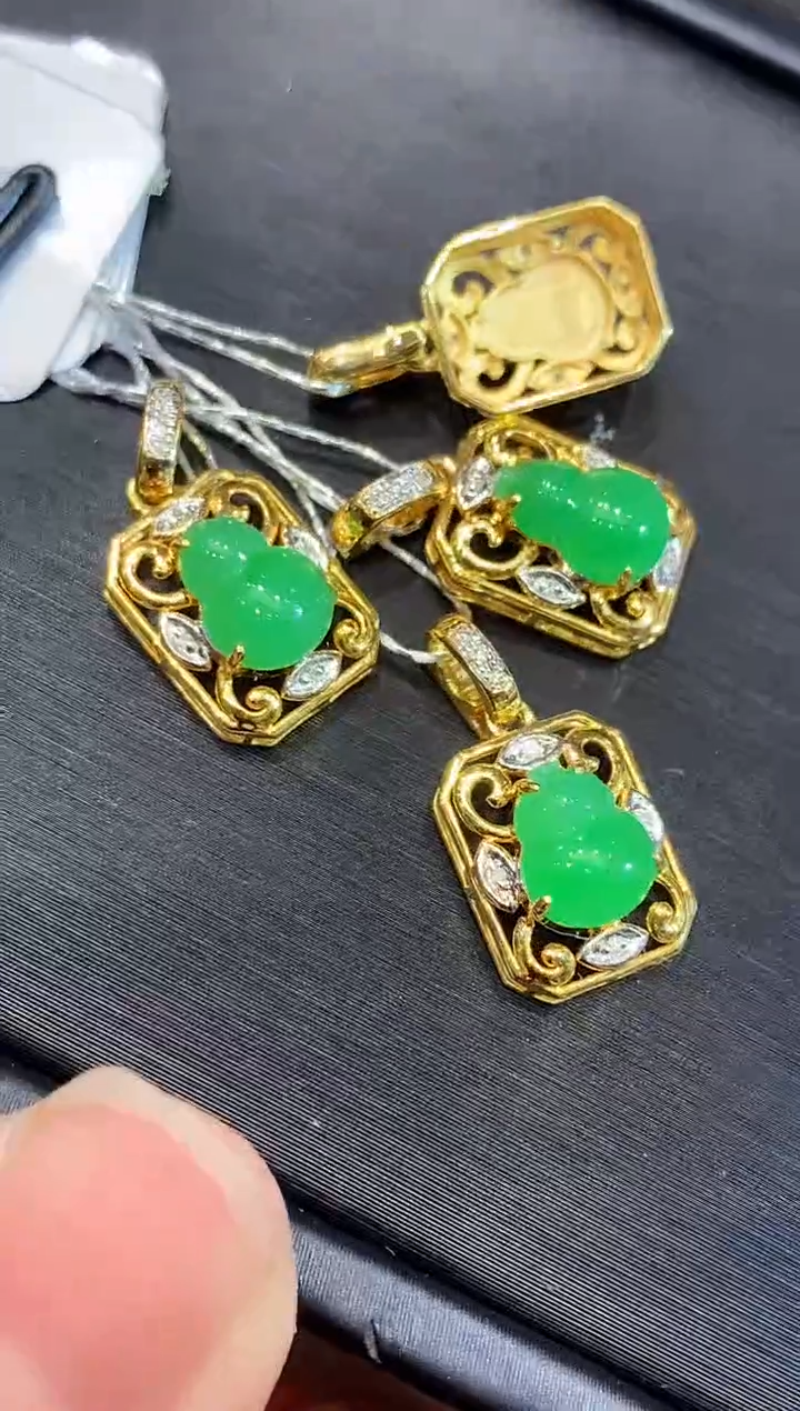 翡翠18K金镶嵌吊坠(不含链)L多样性发其一