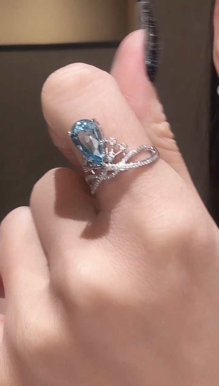 18K金镶嵌戒指海蓝宝石E1.9ct    CE0757