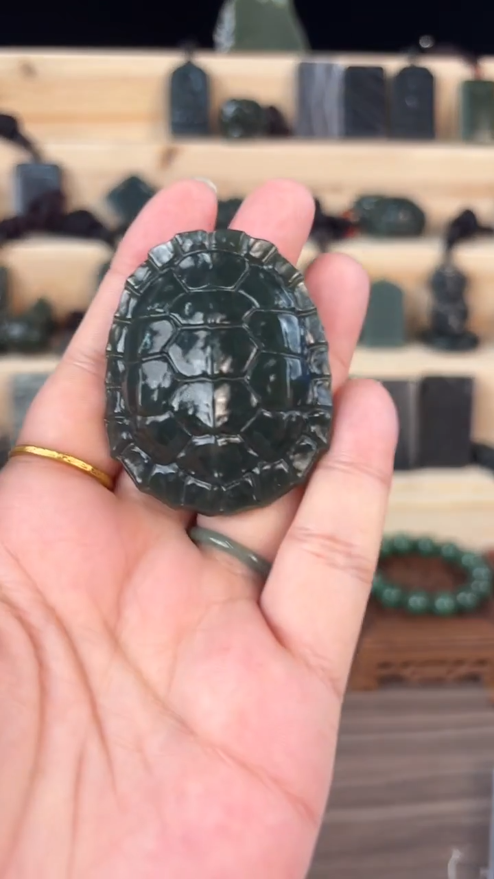吊坠(赠链)未镶嵌和田玉龟甲手把件   多样性发一个