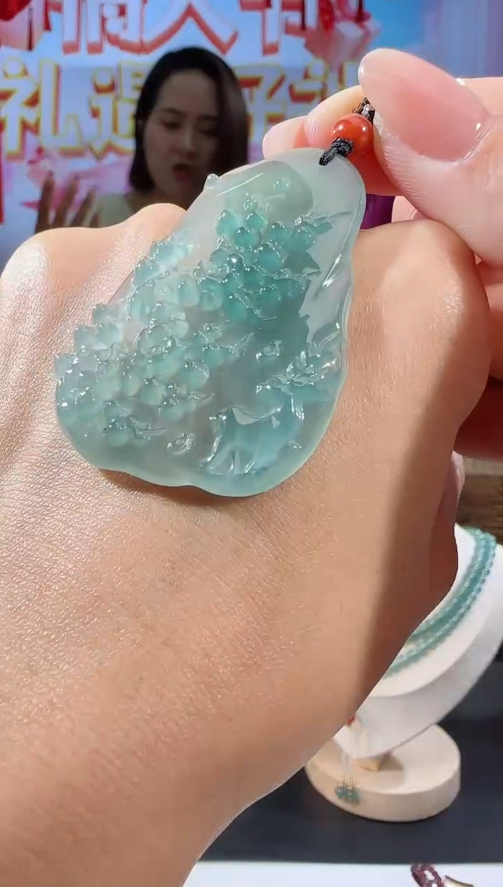 【闪购商品】翡翠吊坠(不含链)未镶嵌鹿牌多样性发一