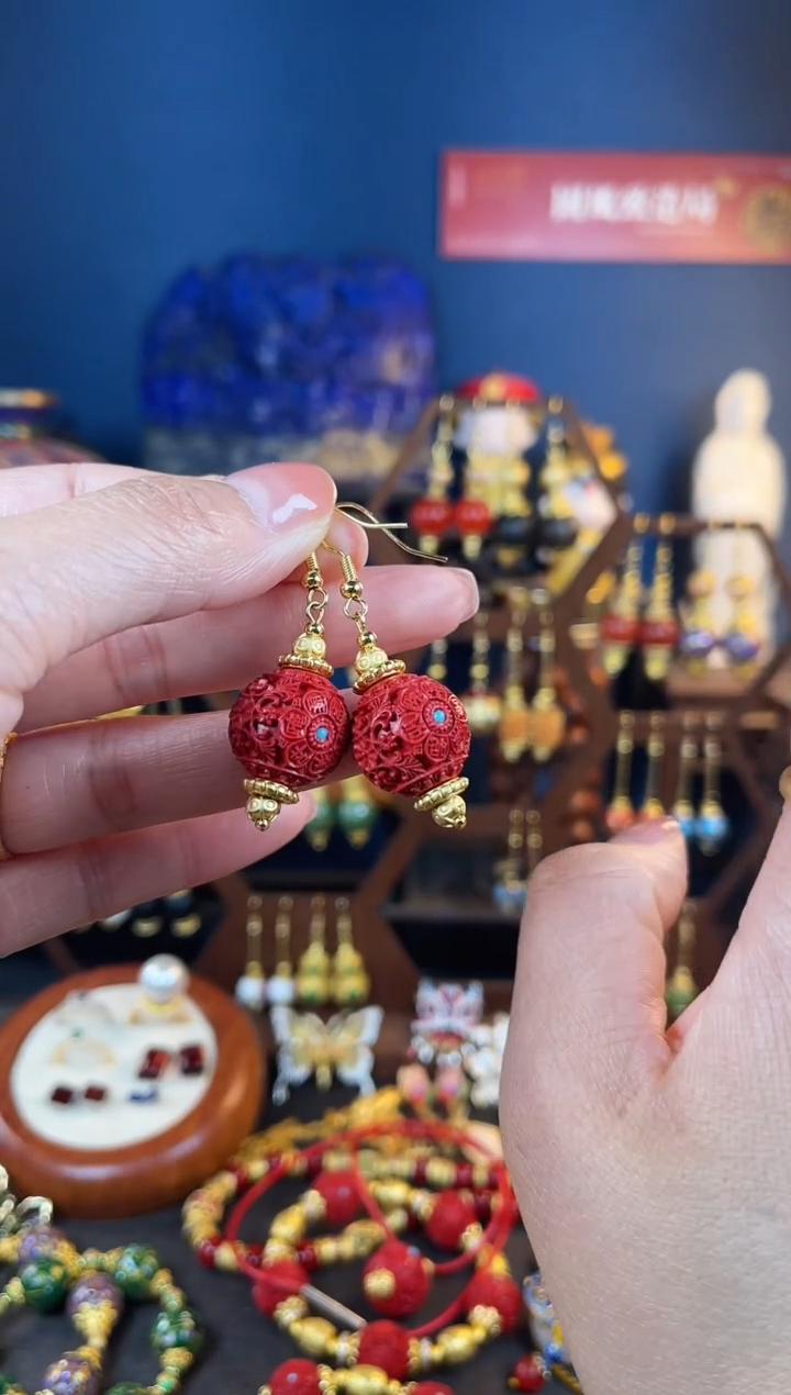 【闪购商品】红红满雕工设计师款耳钩