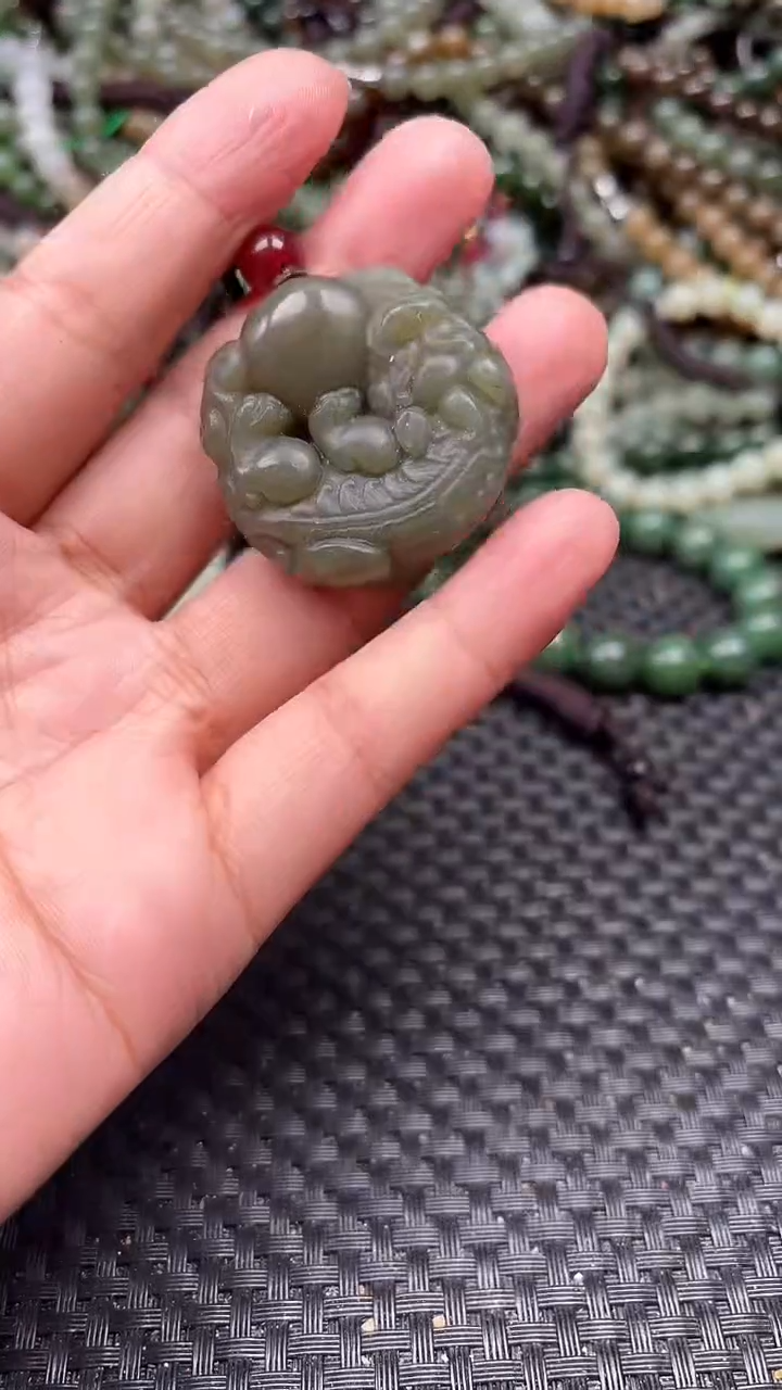 和田玉未镶嵌颈饰1