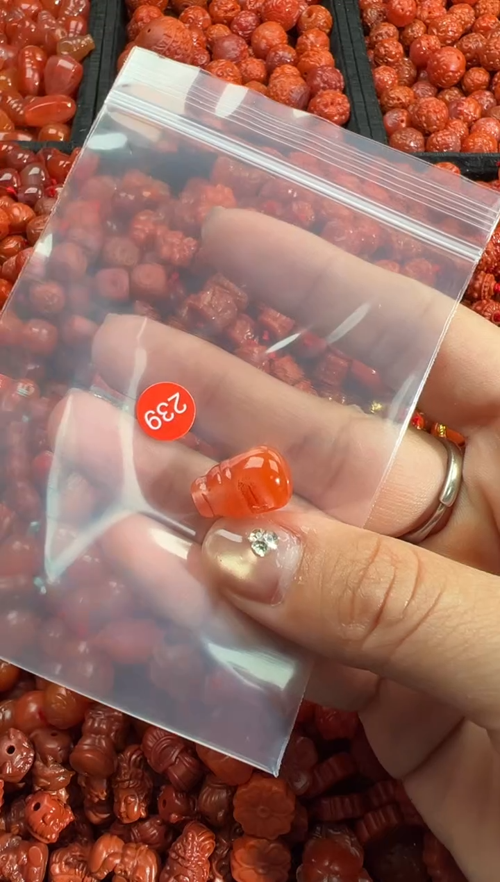 【闪购商品】南红玛瑙未镶嵌颈饰1