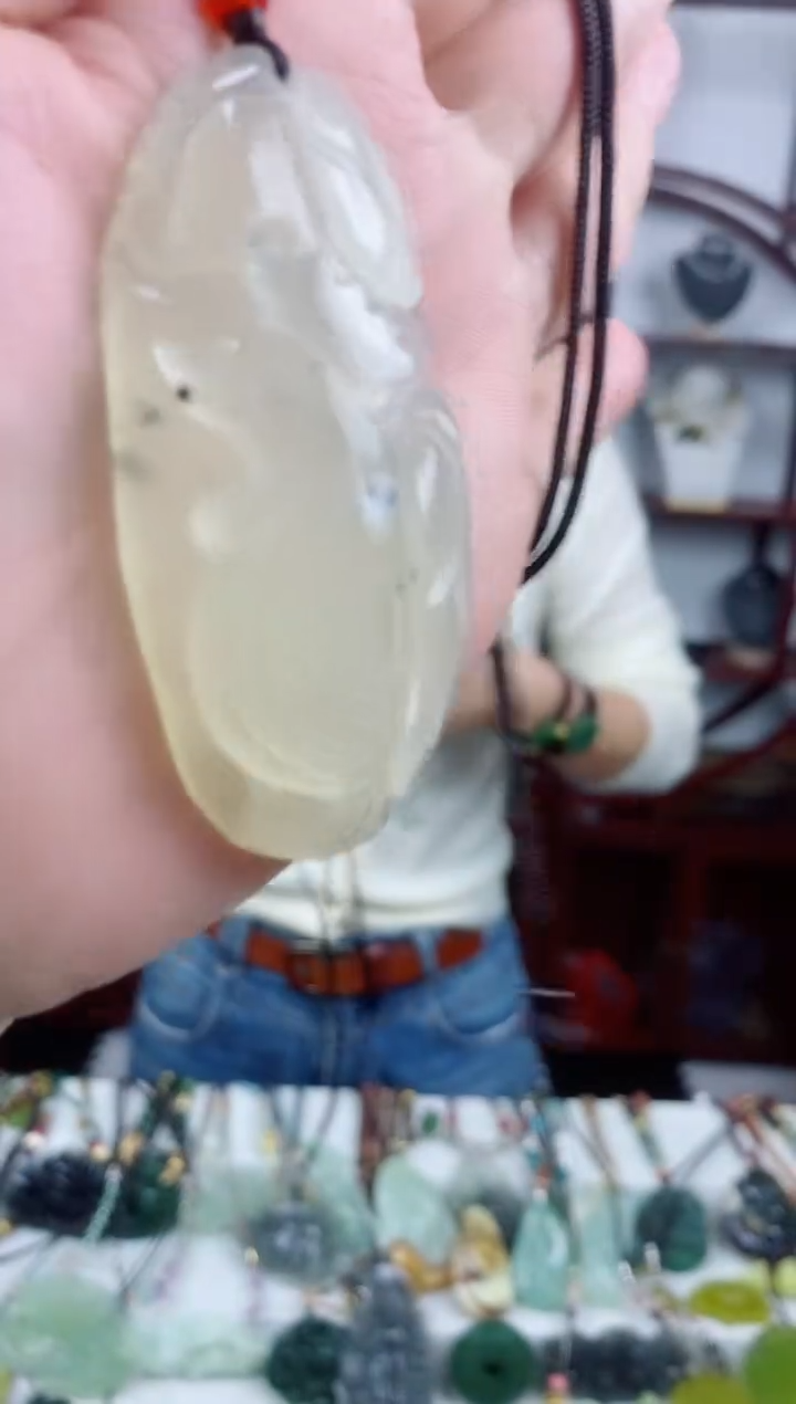 未镶嵌岫玉颈饰鸡