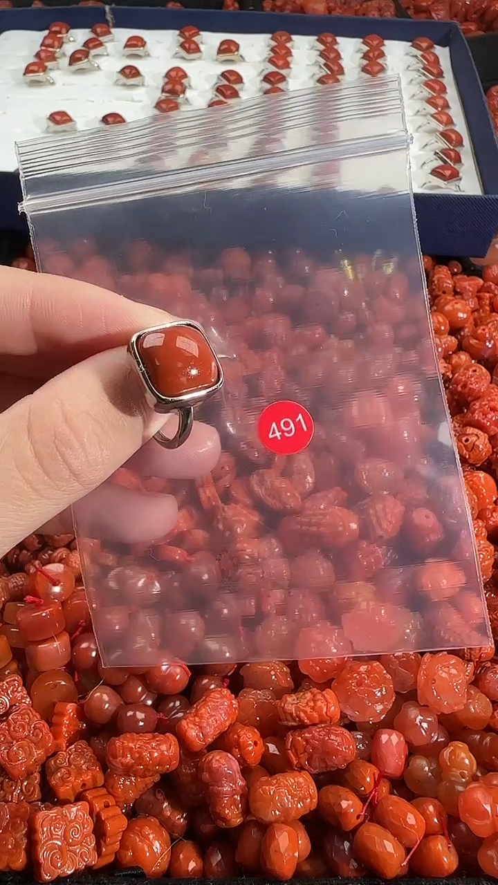 颈饰未镶嵌南红玛瑙1