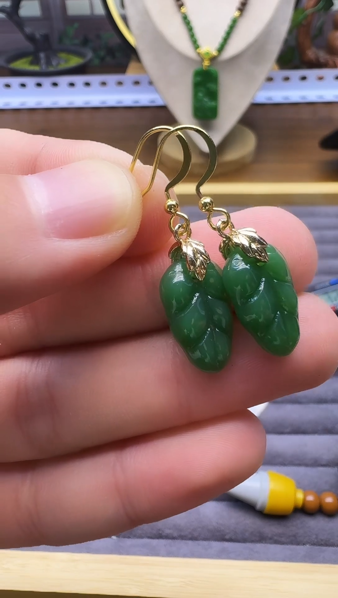 14K金镶嵌和田玉耳饰E112         