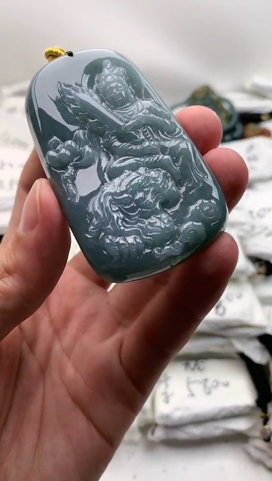 翡翠未镶嵌颈饰文殊