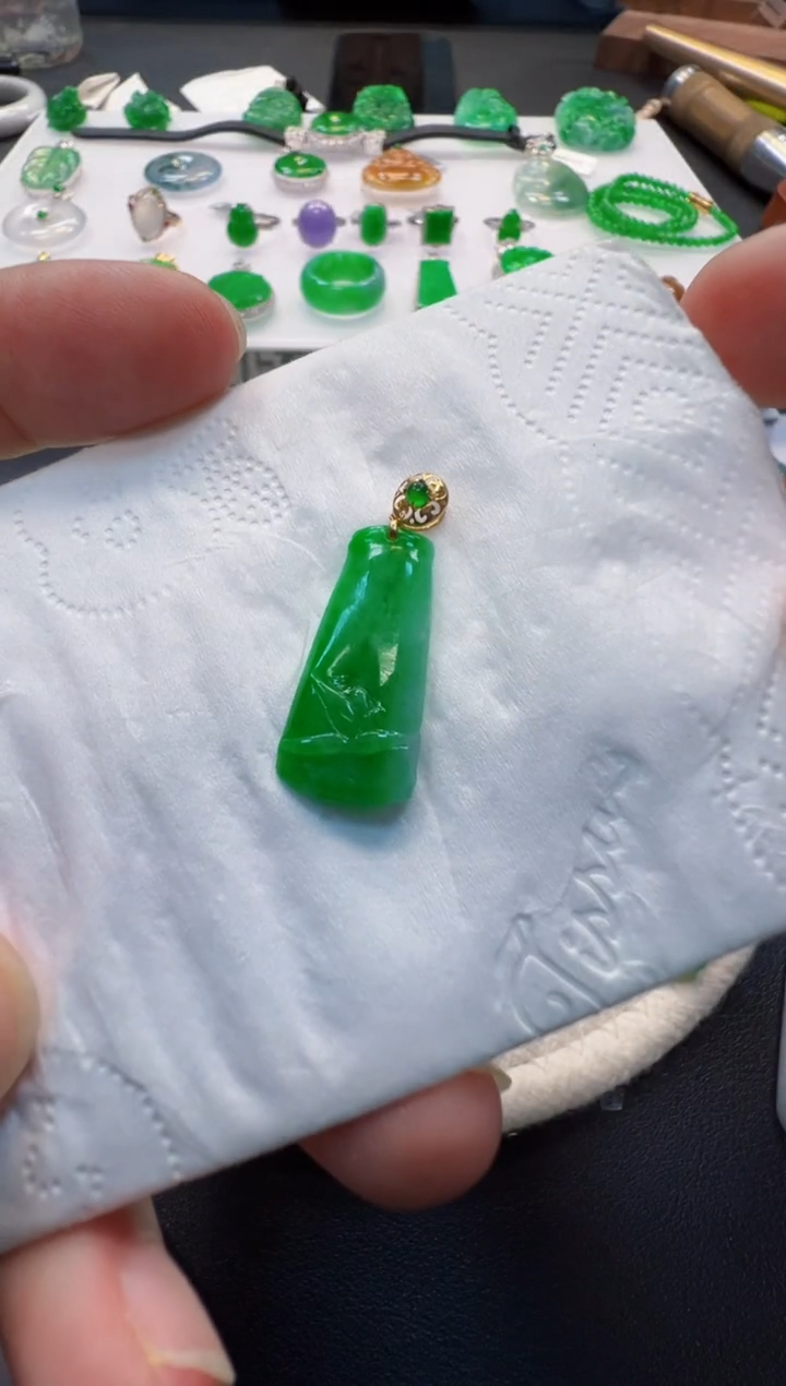 翡翠18K金镶嵌吊坠(不含链)1380