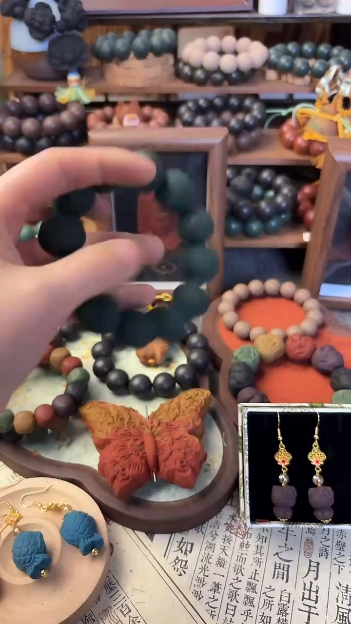 泥塑莲花香财神手串一条