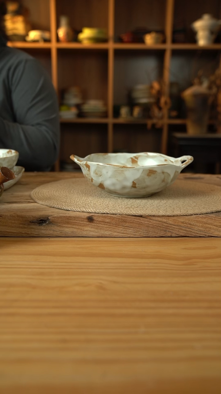 粉影系列的7.5英寸空心双耳汤碗1个