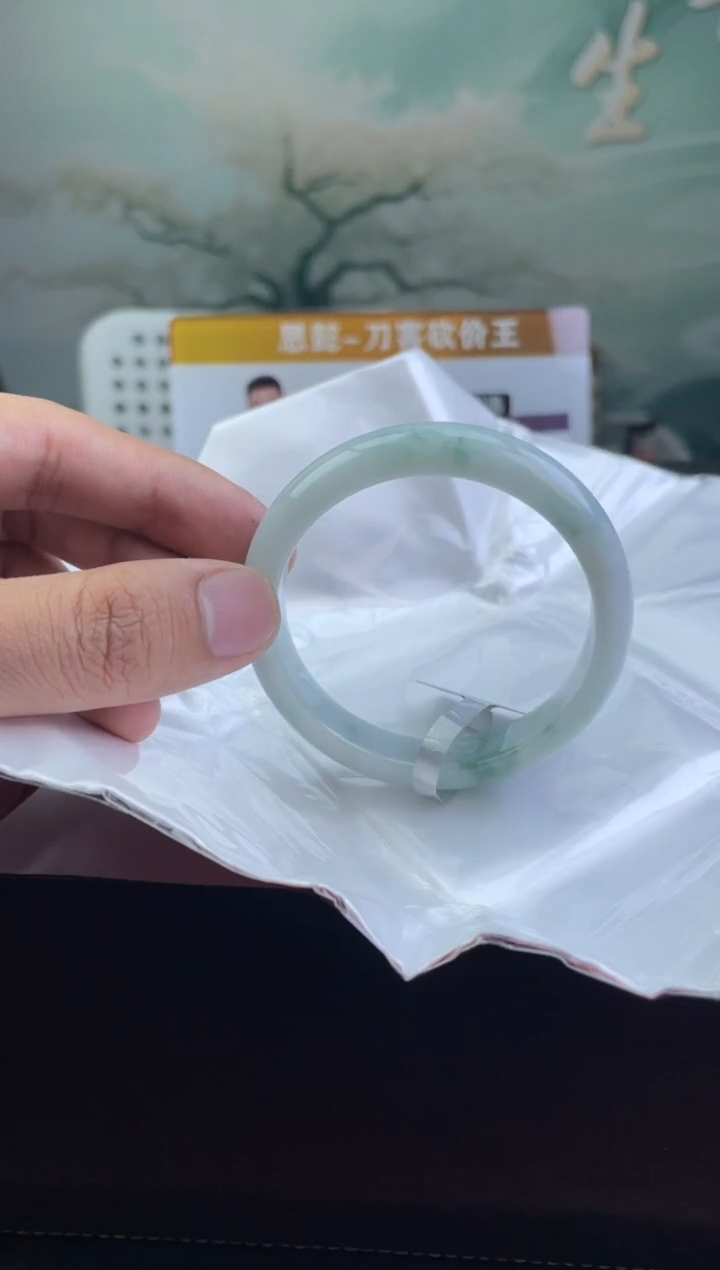 翡翠手镯未镶嵌32          