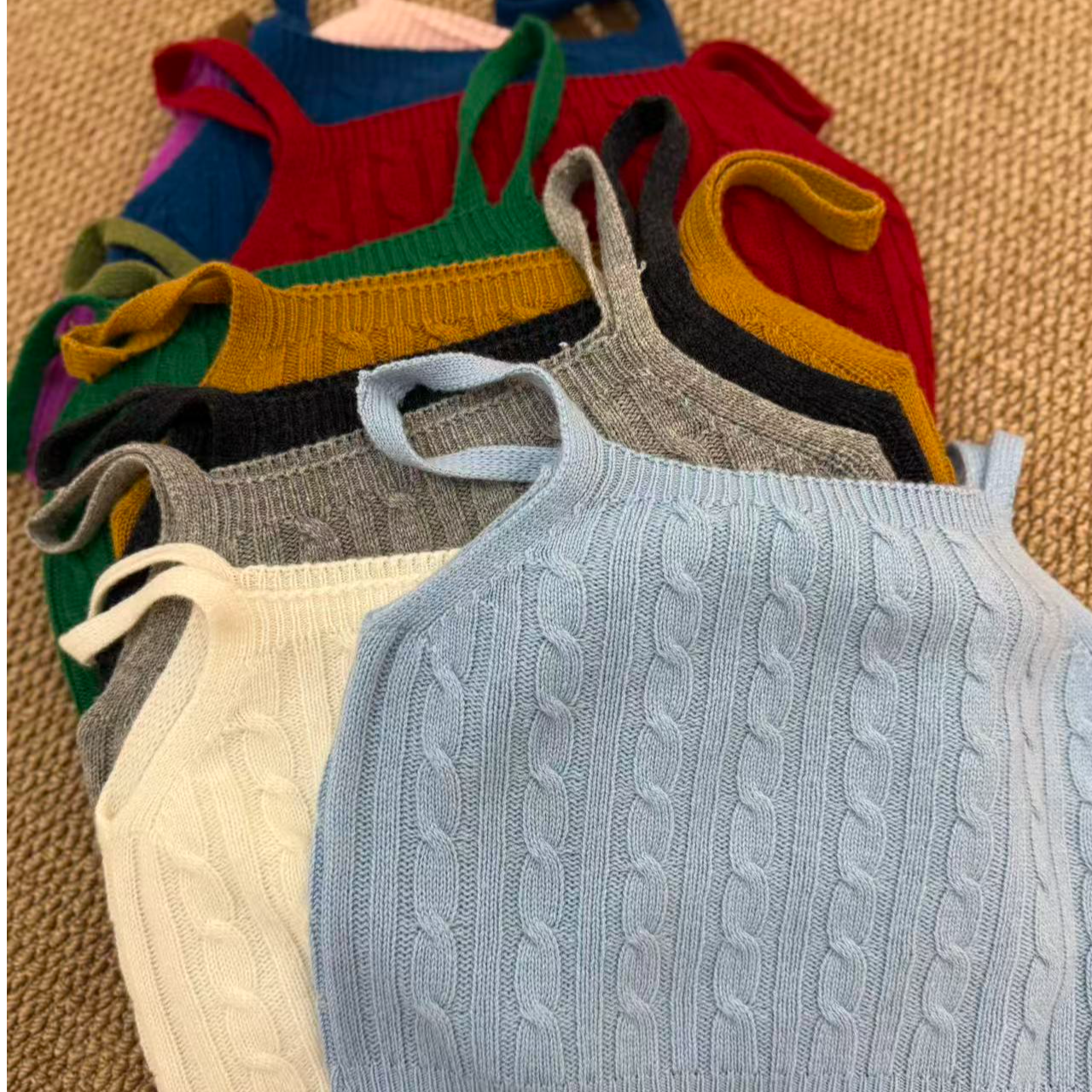 {独优}秋冬新款通勤文艺性感麻花针织短款吊带小背心