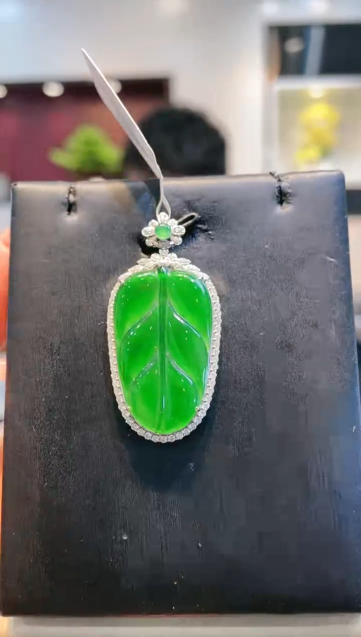 【闪购商品】翡翠颈饰18K金镶嵌A41天然A货翡翠吊坠