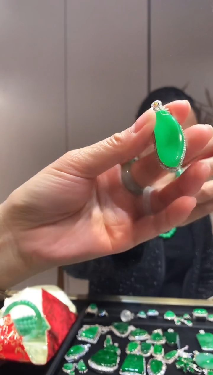 【闪购商品】翡翠吊坠(不含链)18K金镶嵌福瓜
