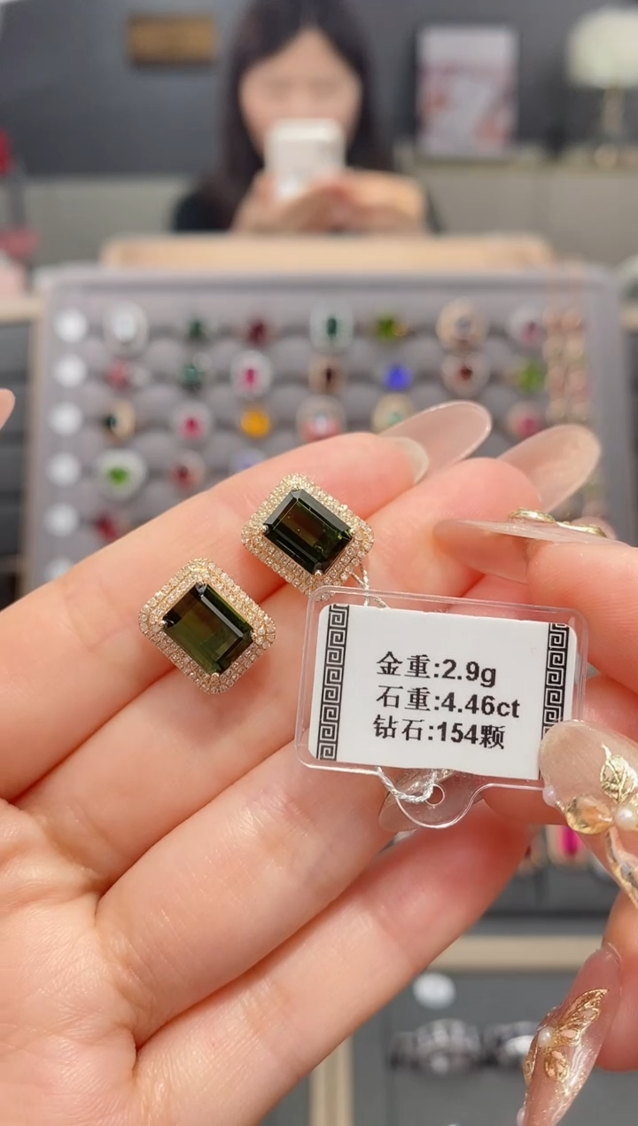 【闪购商品】碧玺耳饰18K金镶嵌4.46配钻   