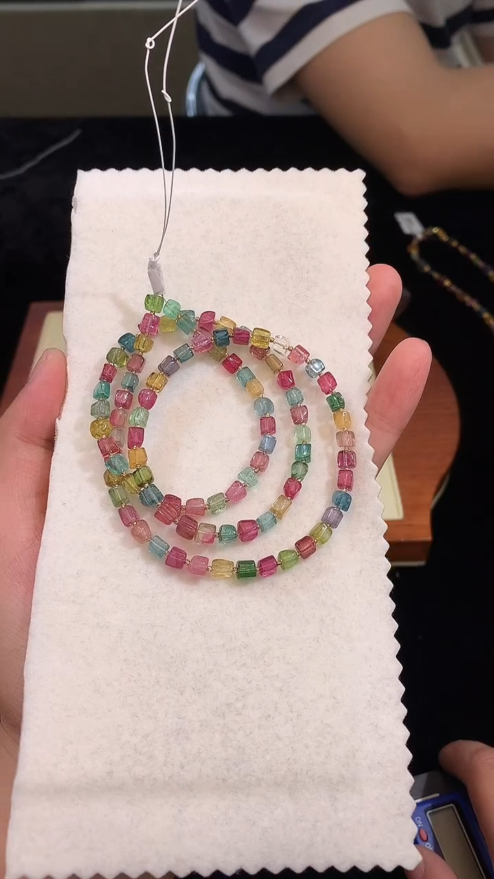 18K金镶嵌手链碧玺独家设计款项链多样性发其一