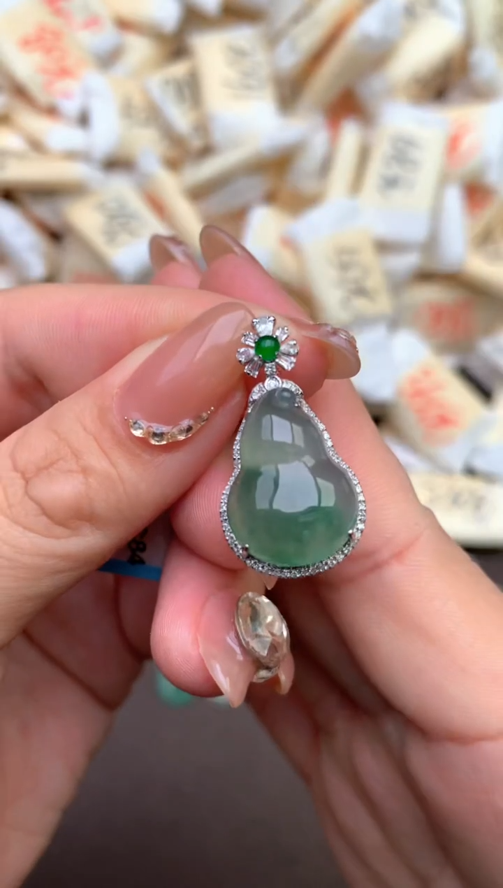 【闪购商品】翡翠挂件18K金镶嵌 —   