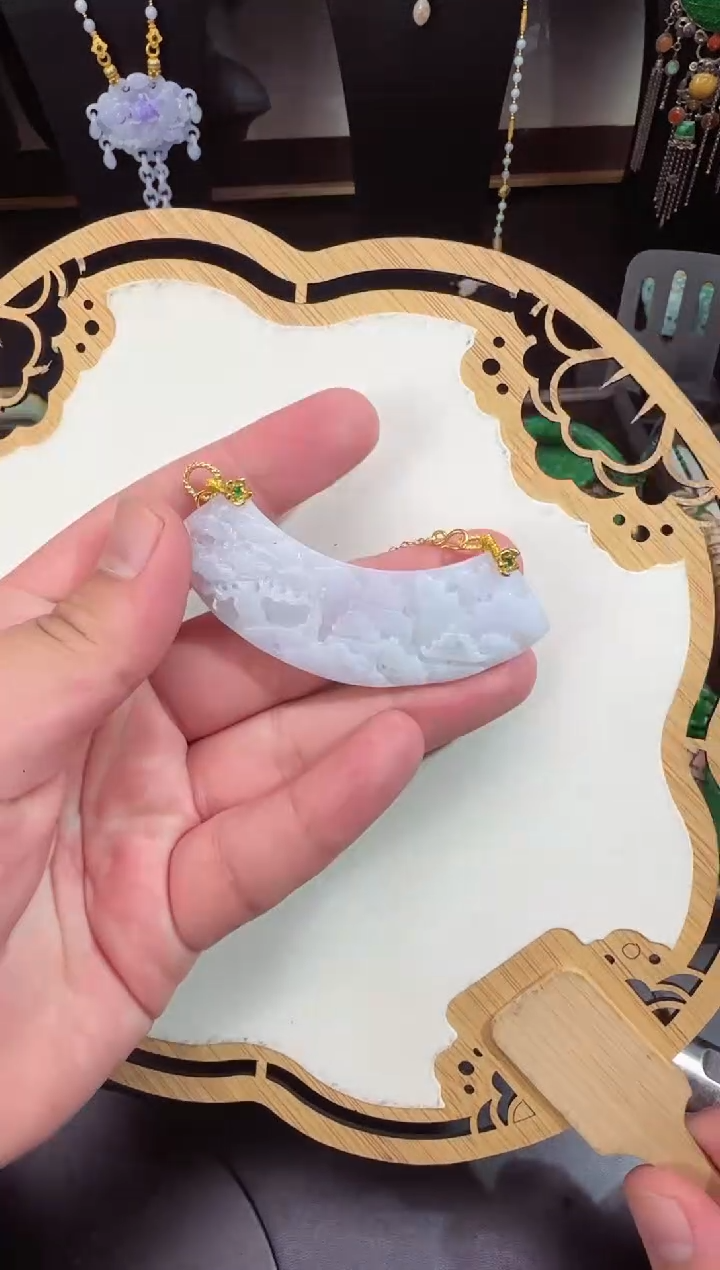 【闪购商品】翡翠颈饰未镶嵌牌子