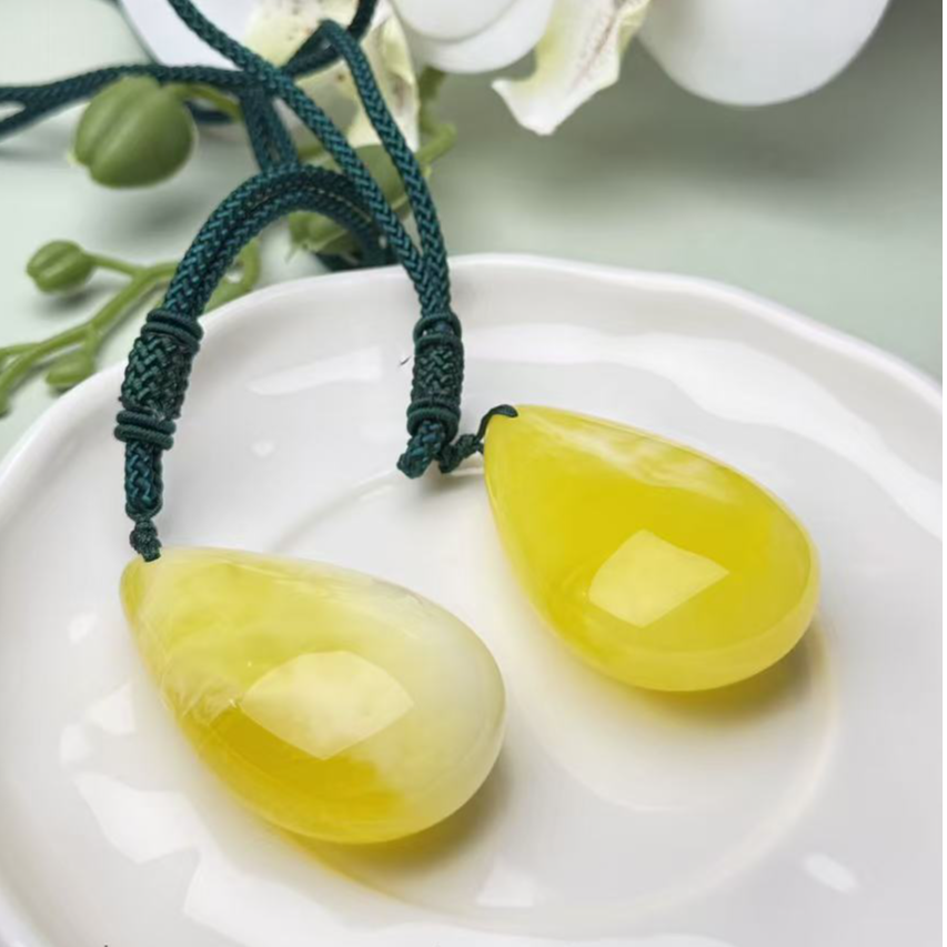 蜜蜡水滴吊坠（多样发其一）A071