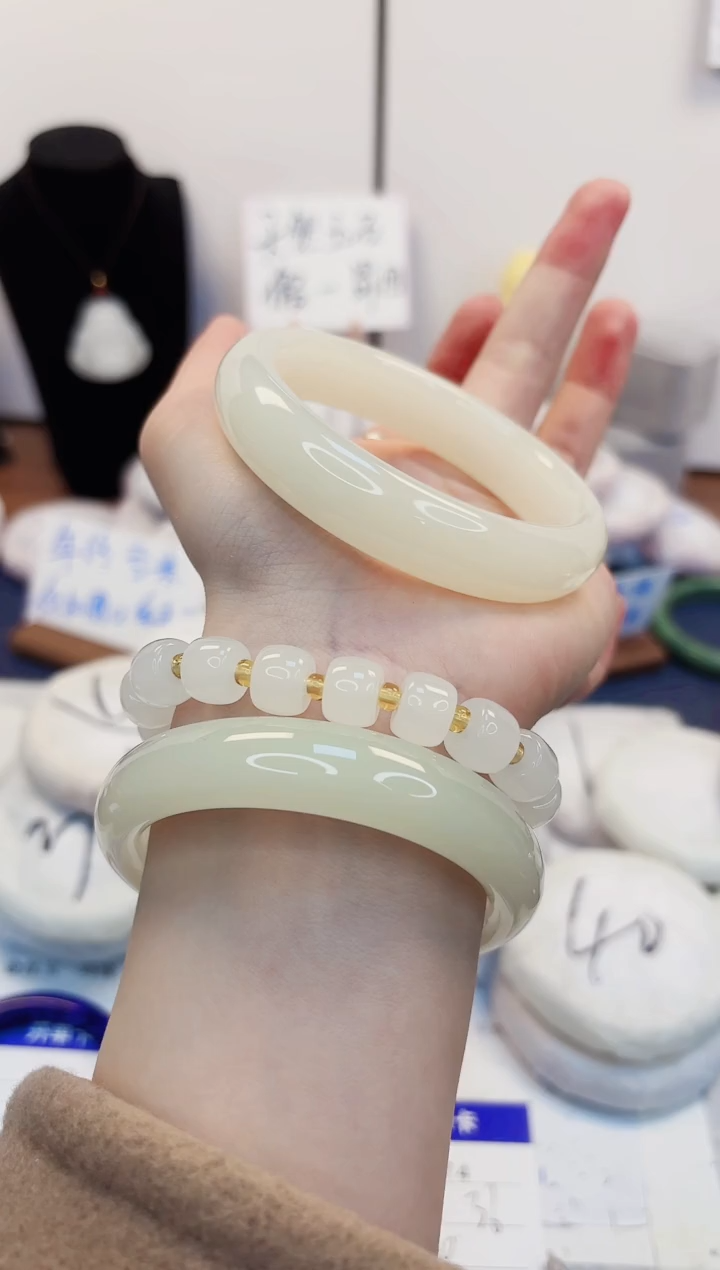 【闪购商品】石英质玉手镯未镶嵌274