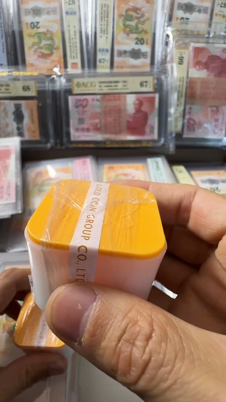 塑料2025年 银龙币 五枚装一桶  原桶未拆封 如图