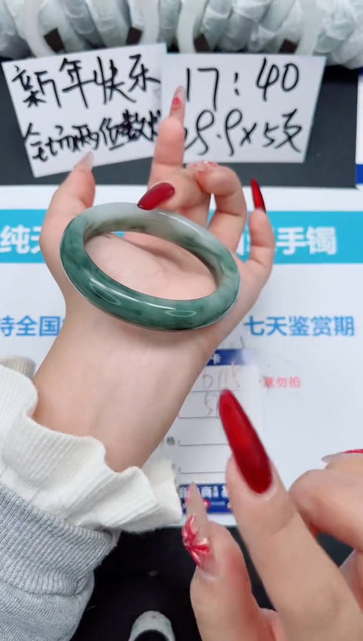 【闪购商品】石英质玉手镯未镶嵌b115