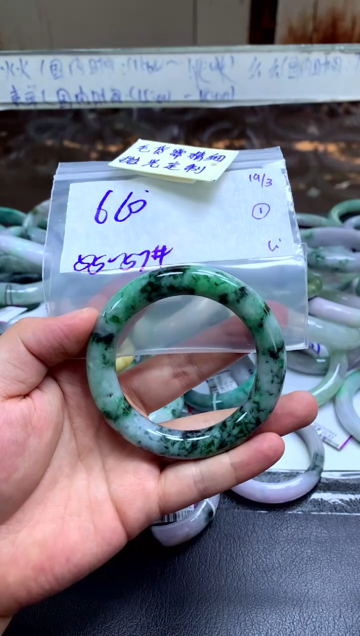 【闪购商品】定制翡翠未镶嵌手镯毛货需精细抛光+多人