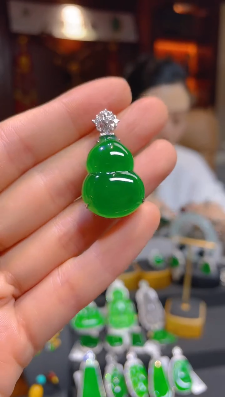 【闪购商品】翡翠颈饰18K金镶嵌120675天然A货翡翠葫芦吊坠