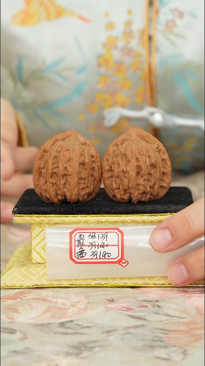 【闪购商品】文玩核桃把件赤龙鸡心