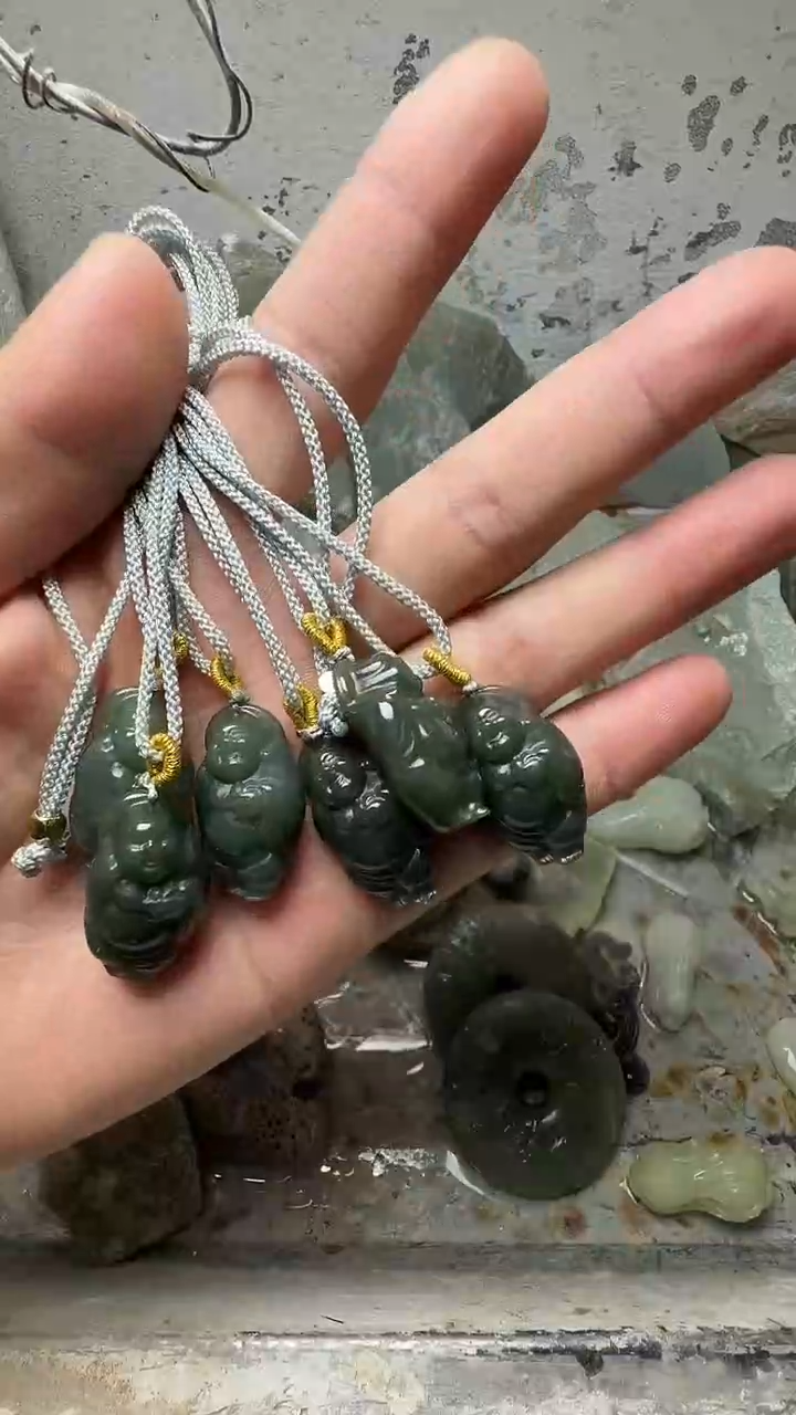 吊坠(赠链)未镶嵌和田玉弥勒佛  拍一发一商品多样性发货