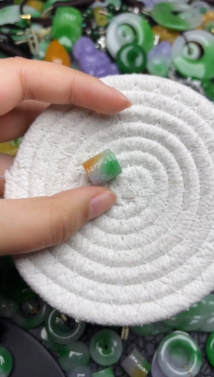 颈饰未镶嵌翡翠缅甸翡翠吊坠