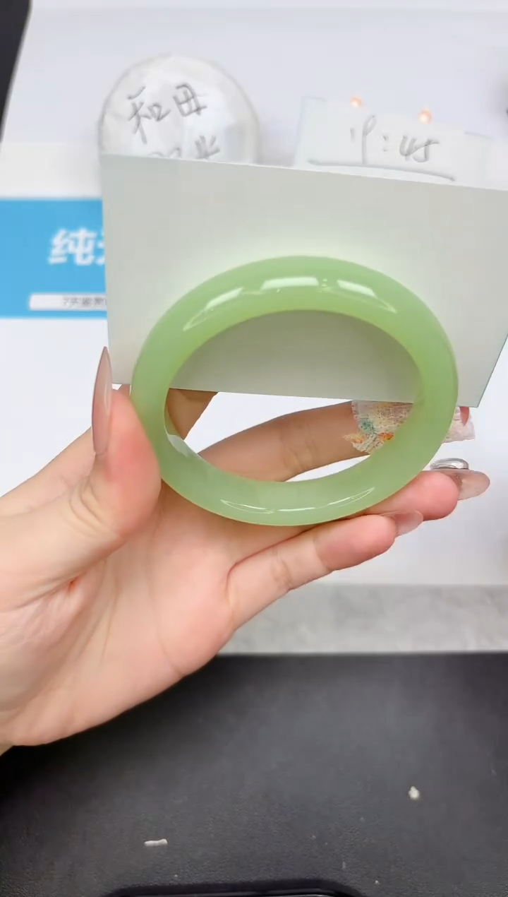 【闪购商品】石英质玉手镯未镶嵌25-60