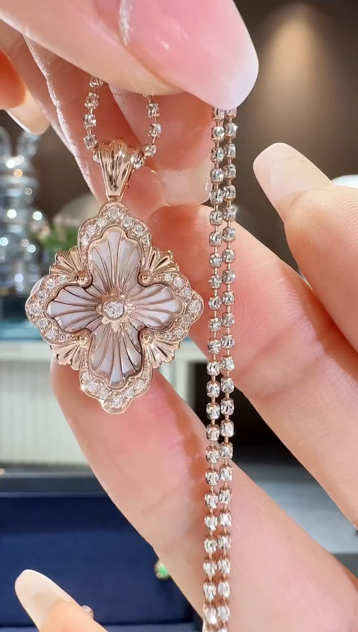 【闪购商品】贝壳（贝母）提花吊坠18K金镶嵌白色 不含链子