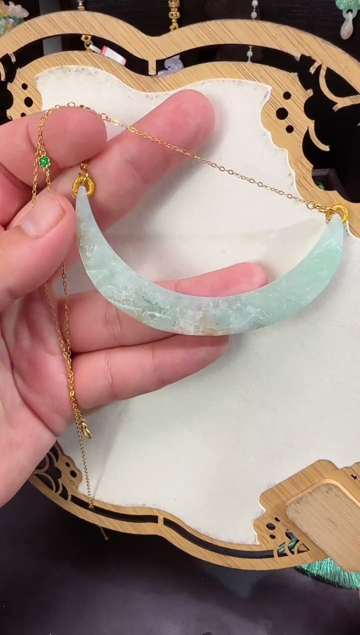 【闪购商品】翡翠颈饰未镶嵌牌子