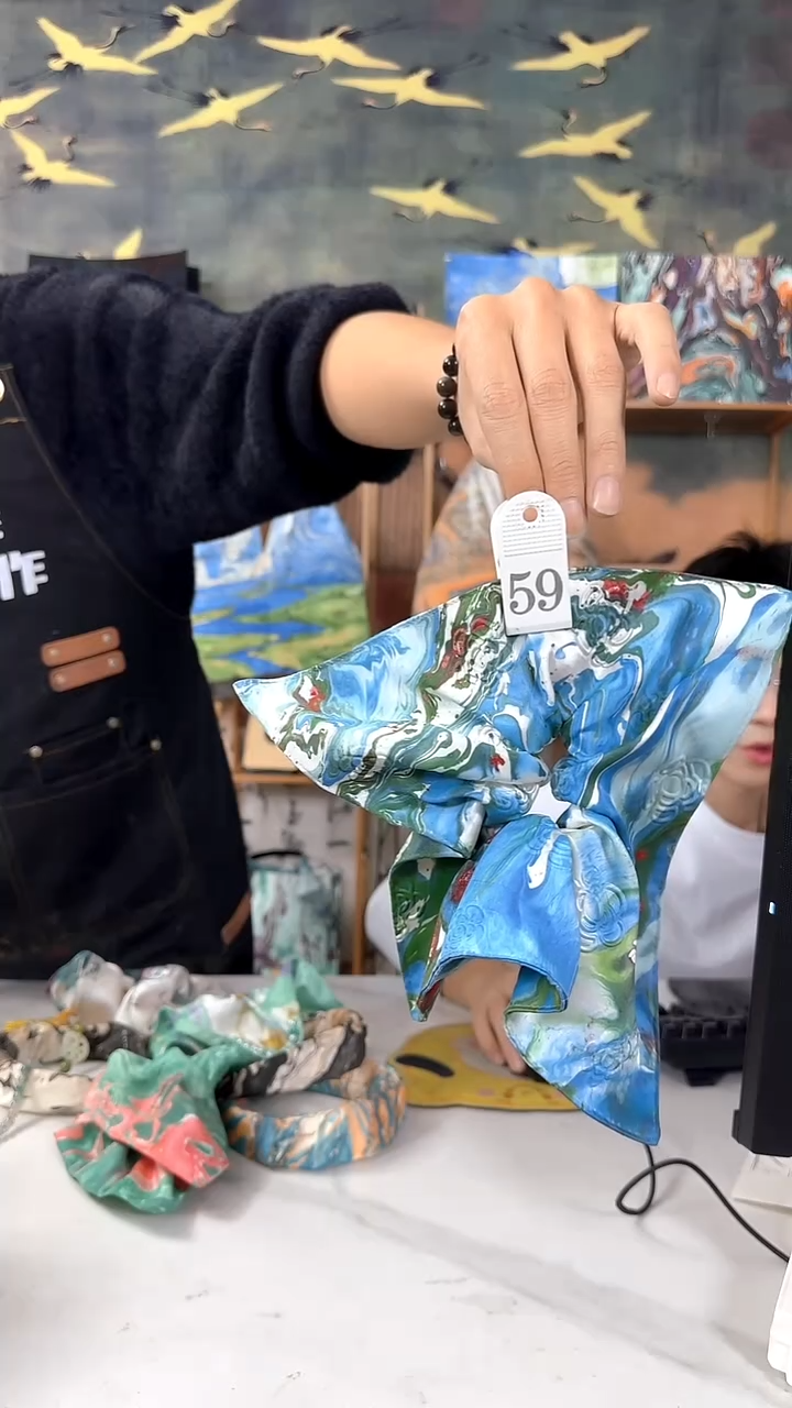 泓****）方巾 59 手工微瑕 不喜勿拍 不退不换