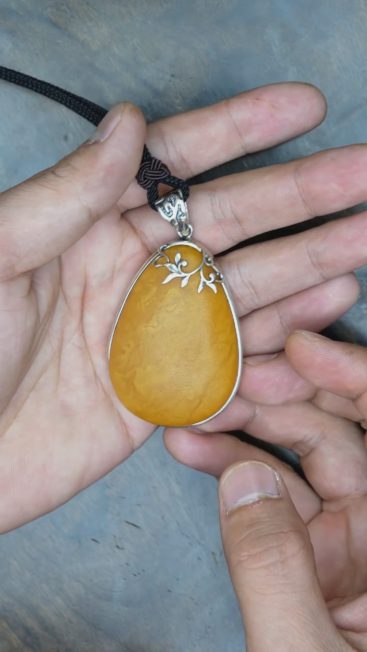 【闪购商品】琥珀裸石银S925镶嵌老蜡橘皮吊坠多样性发其一