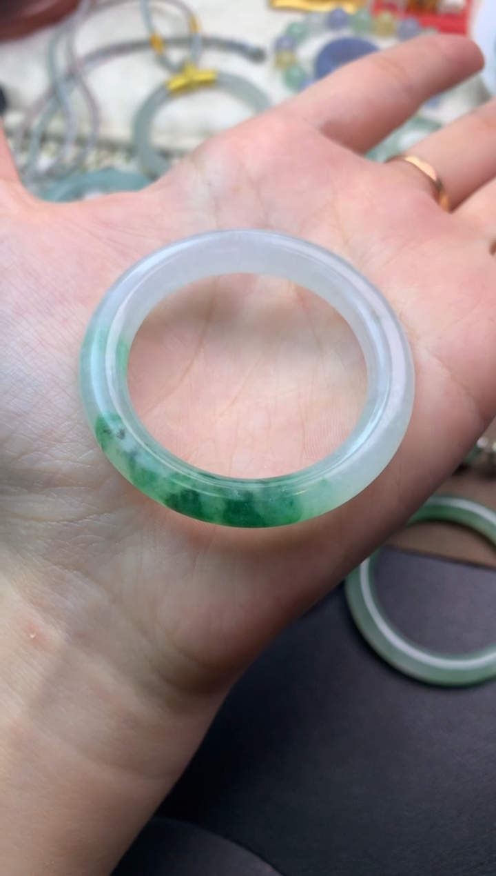 未镶嵌定制翡翠精****蛋毛货